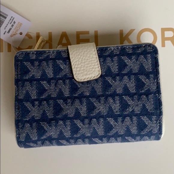 MICHAEL KORS JET SET TRAVEL MD BFLD ZIP CN - Picture 6 of 16